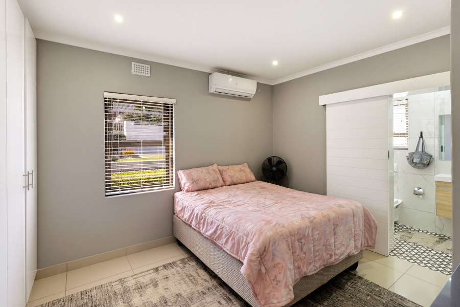 4 Bedroom Property for Sale in Pearl Marina Western Cape